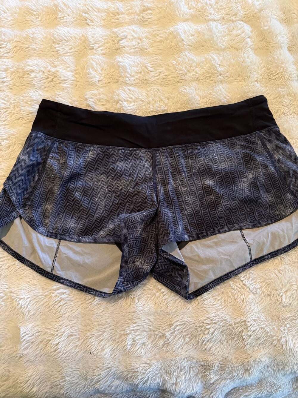Lululemon Speed Short Size 8 Gray Black Chevron Running Shorts